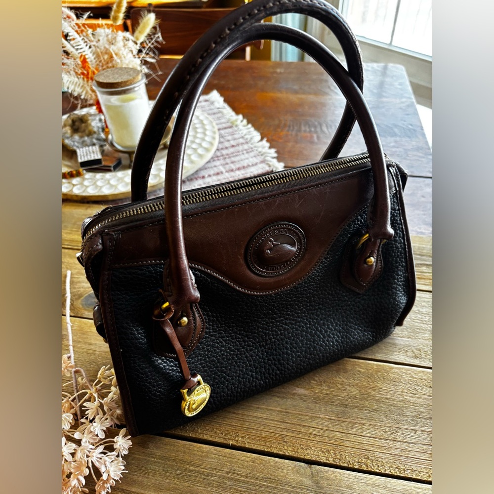 Vintage Dooney and Bourke leather purse